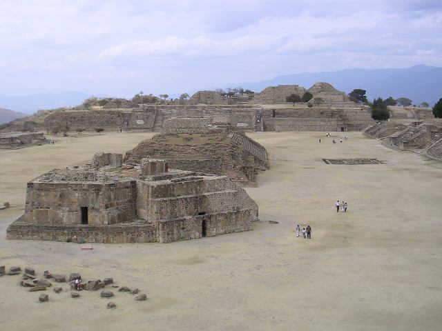 Monte_Alban_archeological_site,_Oaxaca.jpg