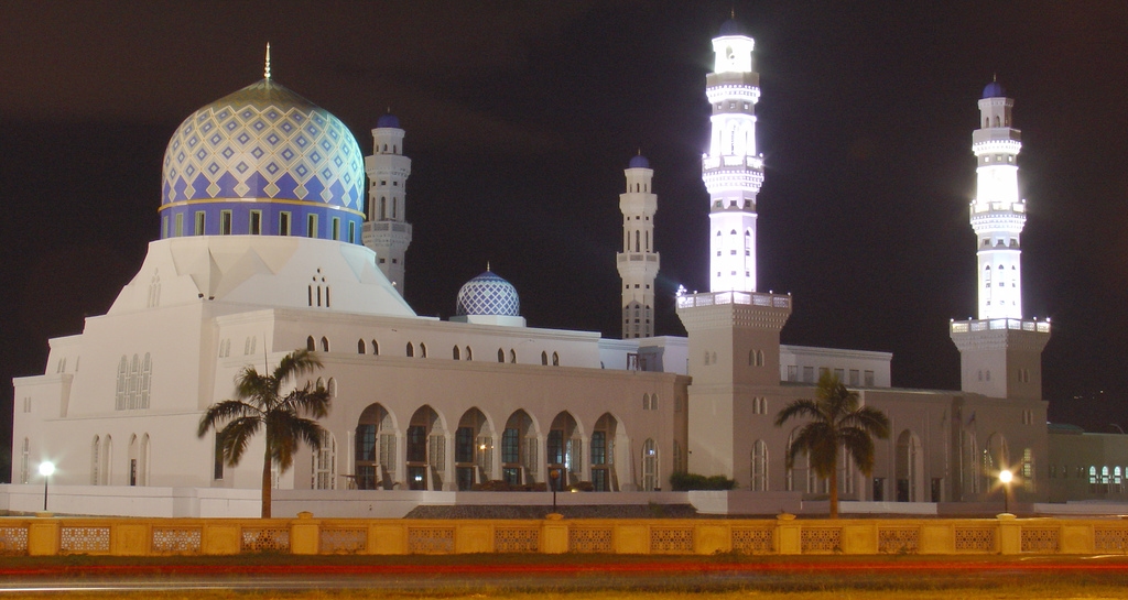 Mosque Kota Kinabalu in Sabah - Malaysia (night).jpg