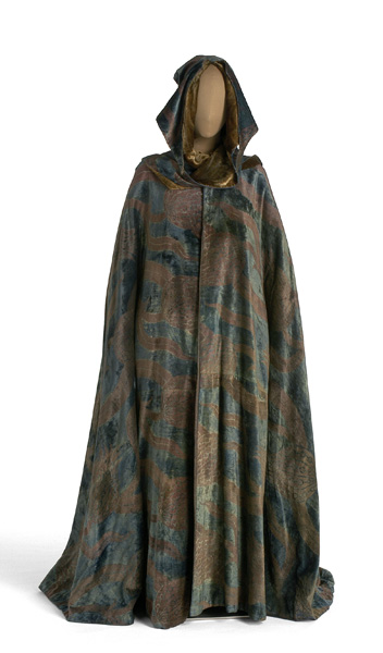 Museo_del_Traje_-_MT088368_-_Capa.jpg