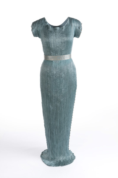 Museo_del_Traje_-_MT111882_-_Vestido_Fortuny_1920s-40s.jpg