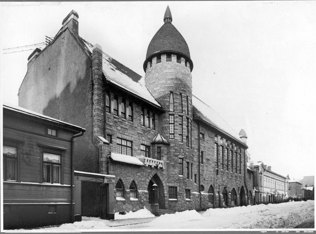 Old_polytechnic_student_union_building,_Vanha_Poli,_пLönnrotinkatu_29.jpg