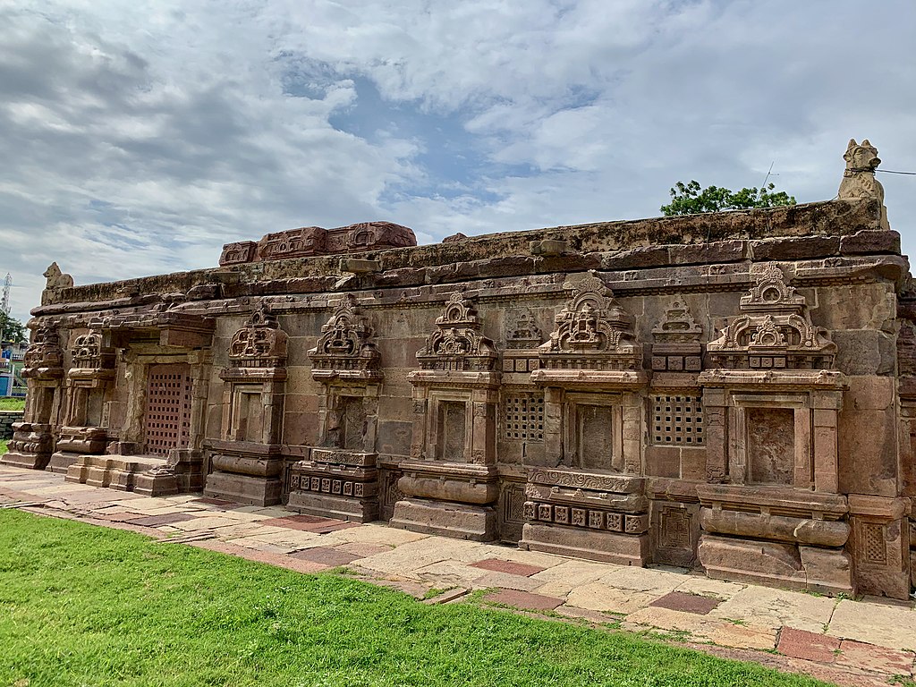 Padma_Brahma_Temple,_Navabrahma_group,_Alampur,_Telangana_-_1.jpg