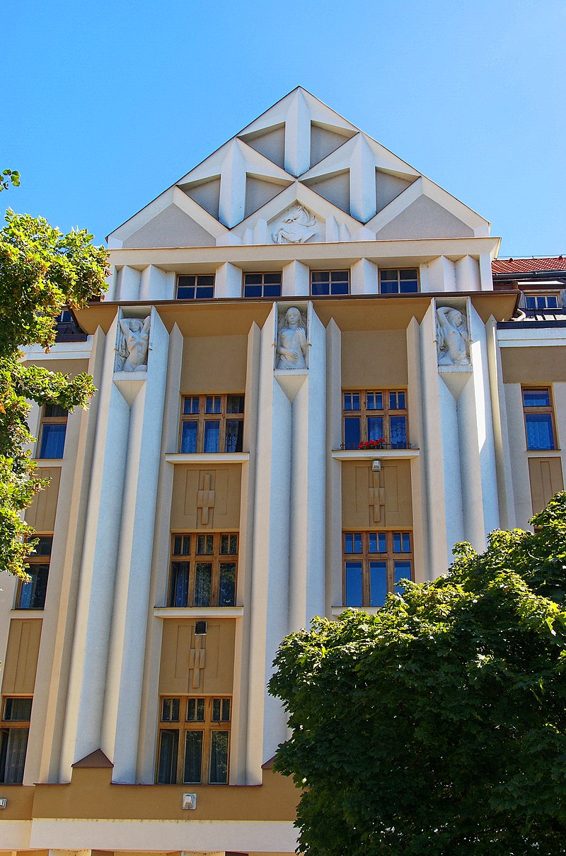 Pardubice_-_Polská_-_View_ESE_on_Cubist_Architecture.jpg