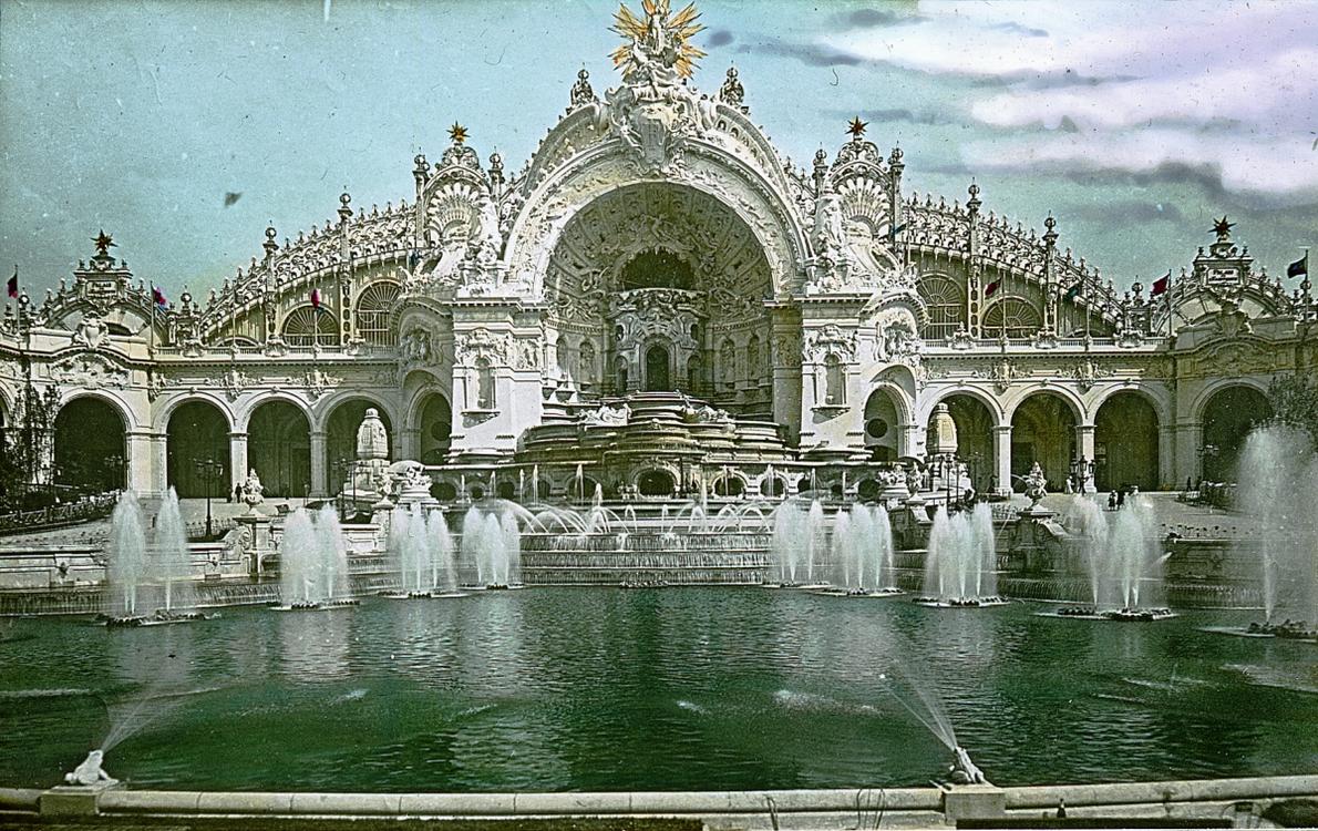 Paris_Exposition_Palace_of_Electricity_and_Chateau_of_Water,_Paris,_France,_1900.jpg