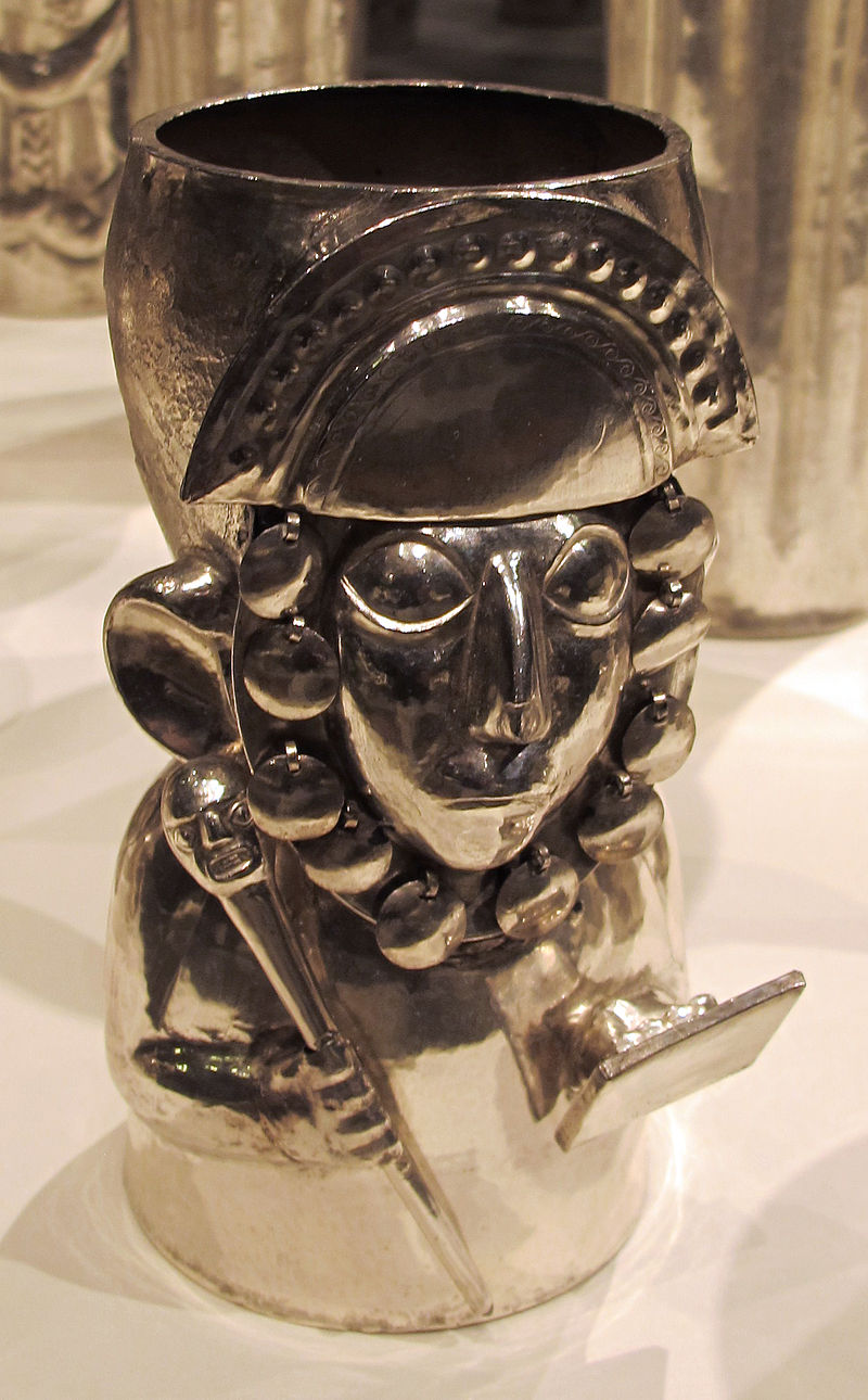 Perù,_chimù,_bicchiere_antropomorfo,_XIV-XV_sec,_argento_sbalzato_04.JPG