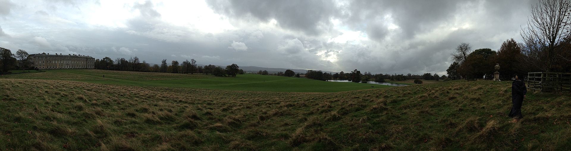 Petworth_House_panorama.jpg