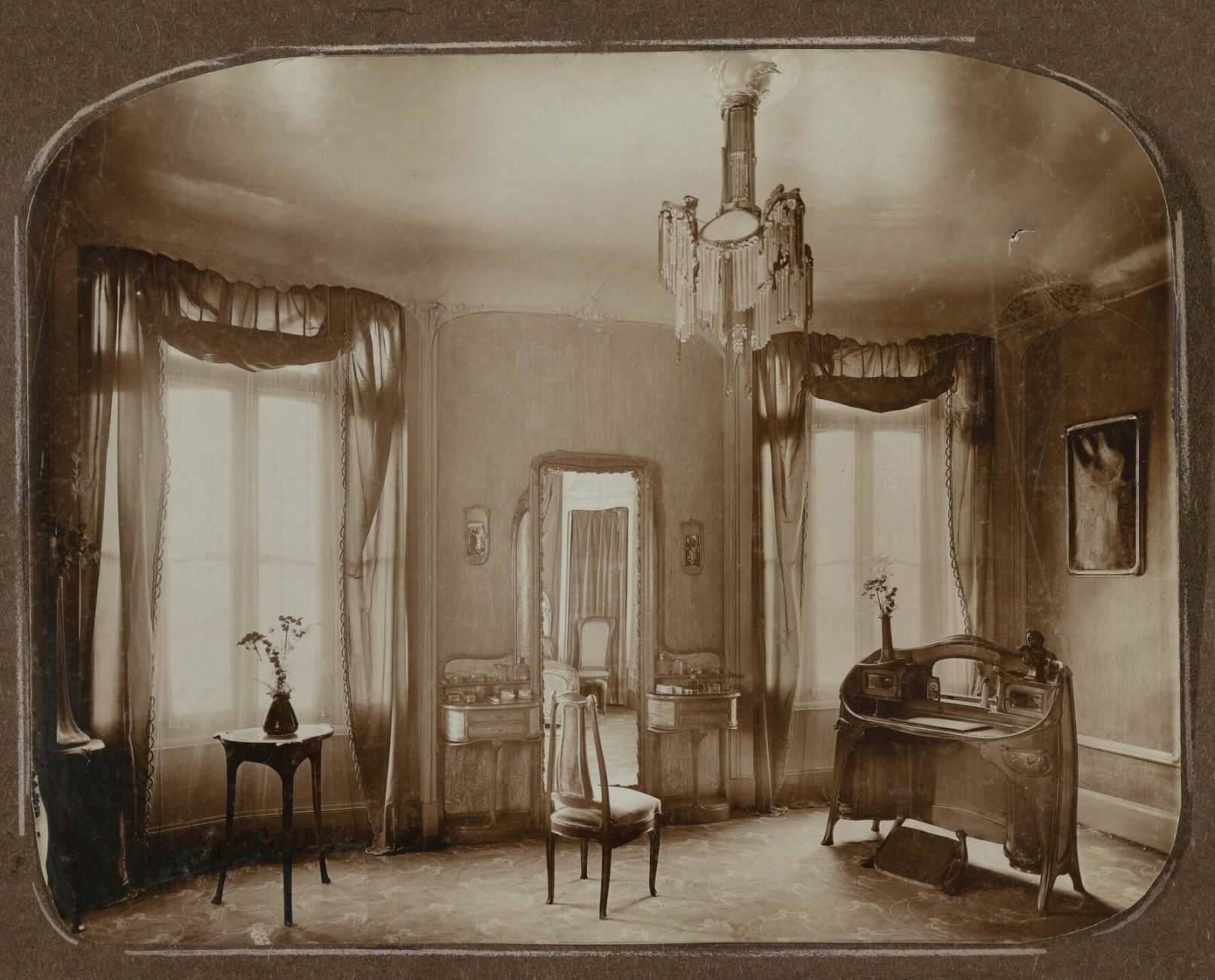 Photograph,_Partial_View_of_Mme_Guimard's_Bedroom,_Hôtel_Guimard,_.jpg