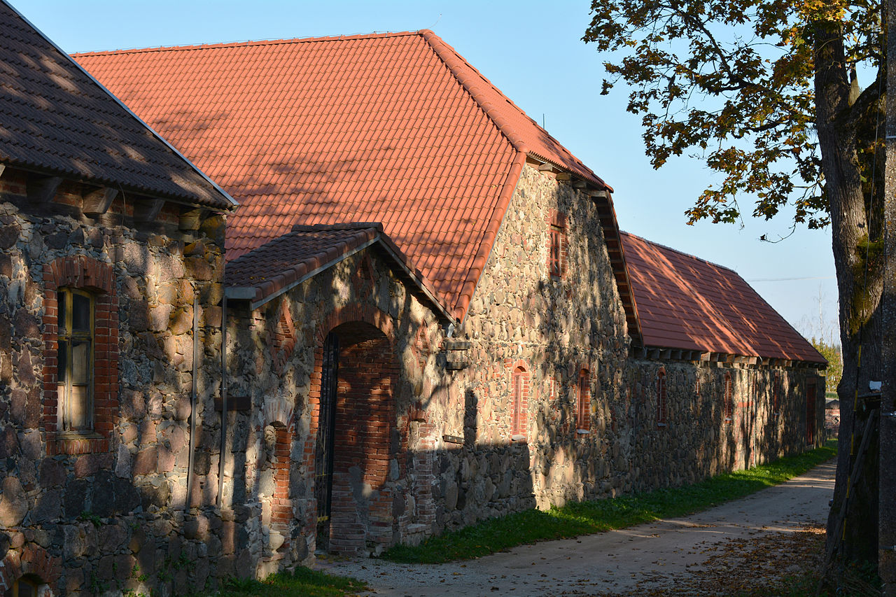 Pikajärve_mõisa_laut__.jpg