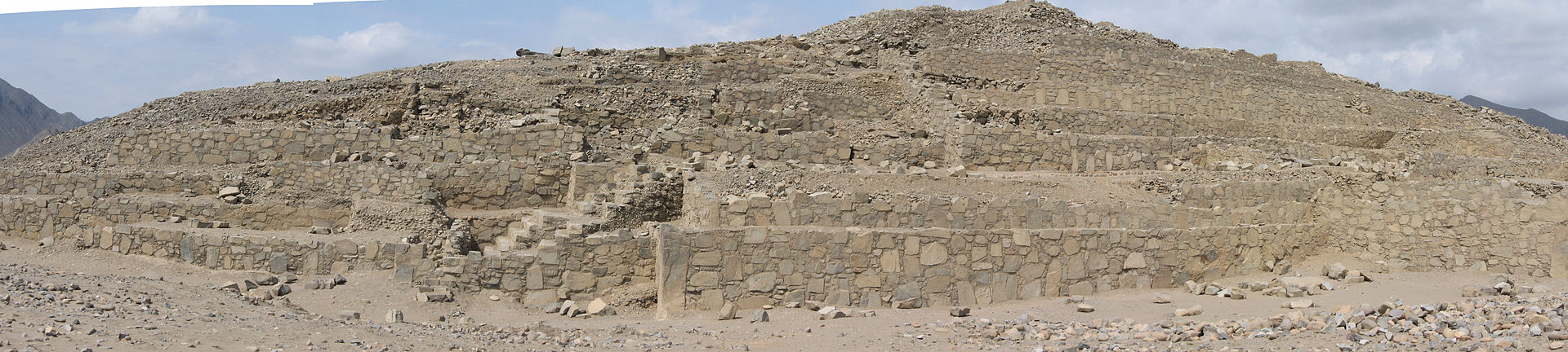 Piramide_de_Caral.jpg