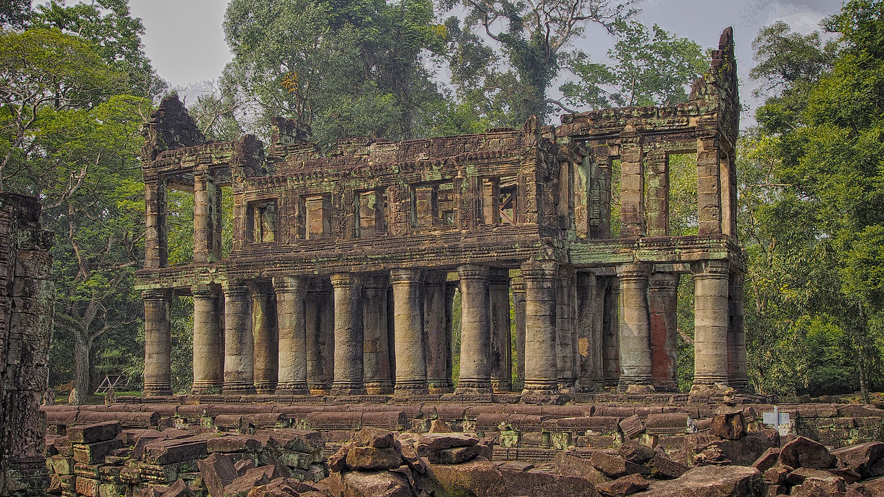Preah_Khan_temple_at_Angkor,_Cambodia.jpg