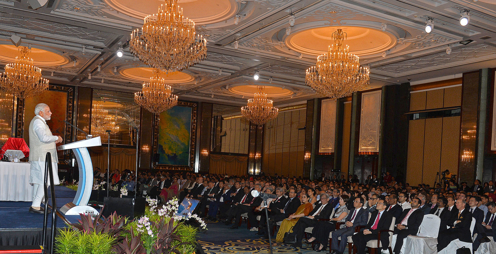 Prime_Minister_Narendra_Modi_in_Singapore_(23739531871).jpg