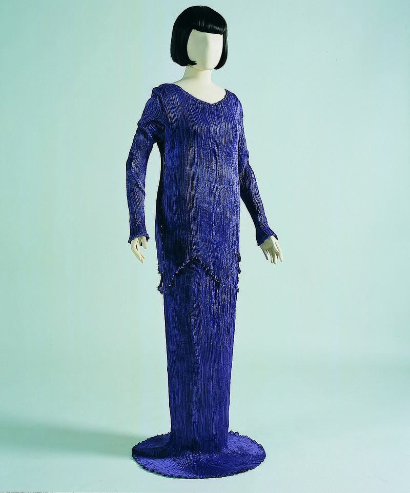 Purple_silk_Peplos_dress_by_Mariano_Fortuny.jpg