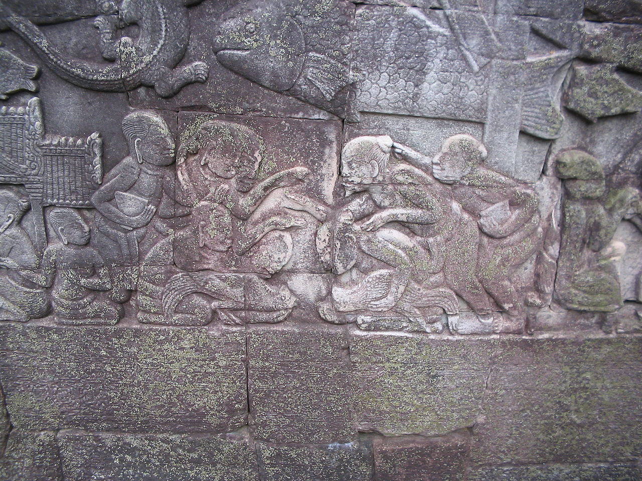 Reliefs_of_the_Bayon_(6597692067).jpg