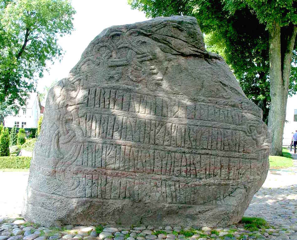 Runenstein_Blauzahn_2.jpg