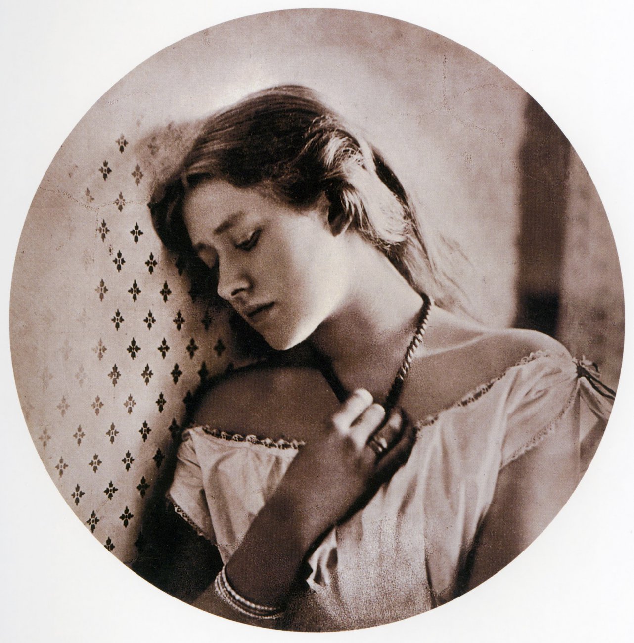 Sadness,_by_Julia_Margaret_Cameron.jpg
