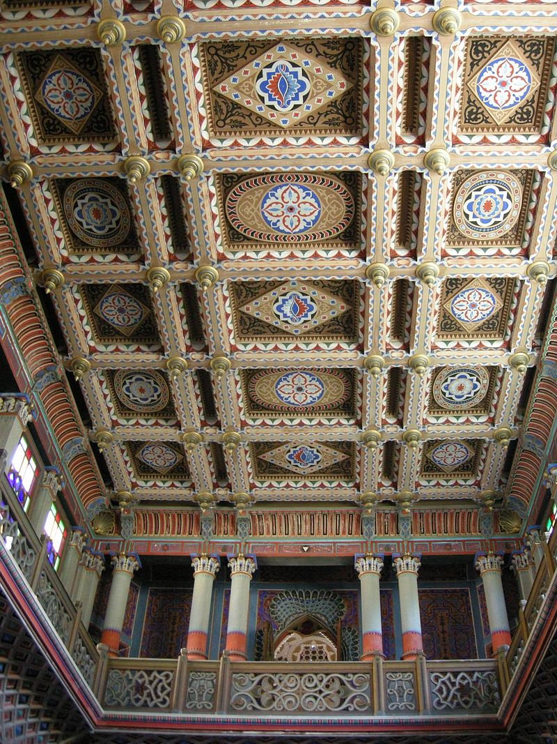 Sammezzano,_salone_delle_colonne_20.JPG
