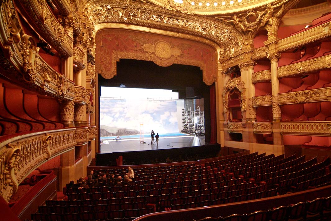 Scène_de_l'opéra_Garnier.jpg