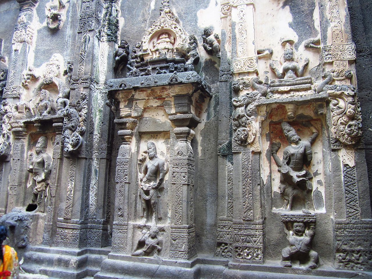 Sculpures_mount_Kailashэлора.JPG