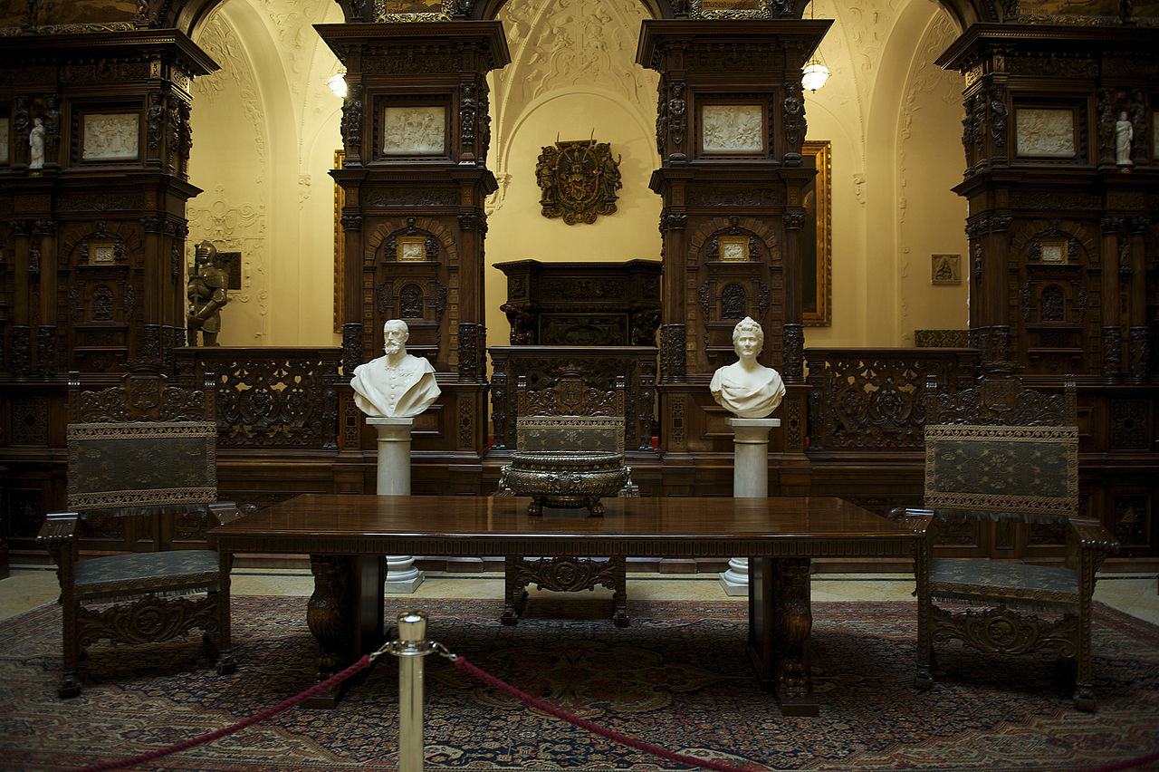 Sinaia_-_Castelul_Peleș_-_interior_4.jpg