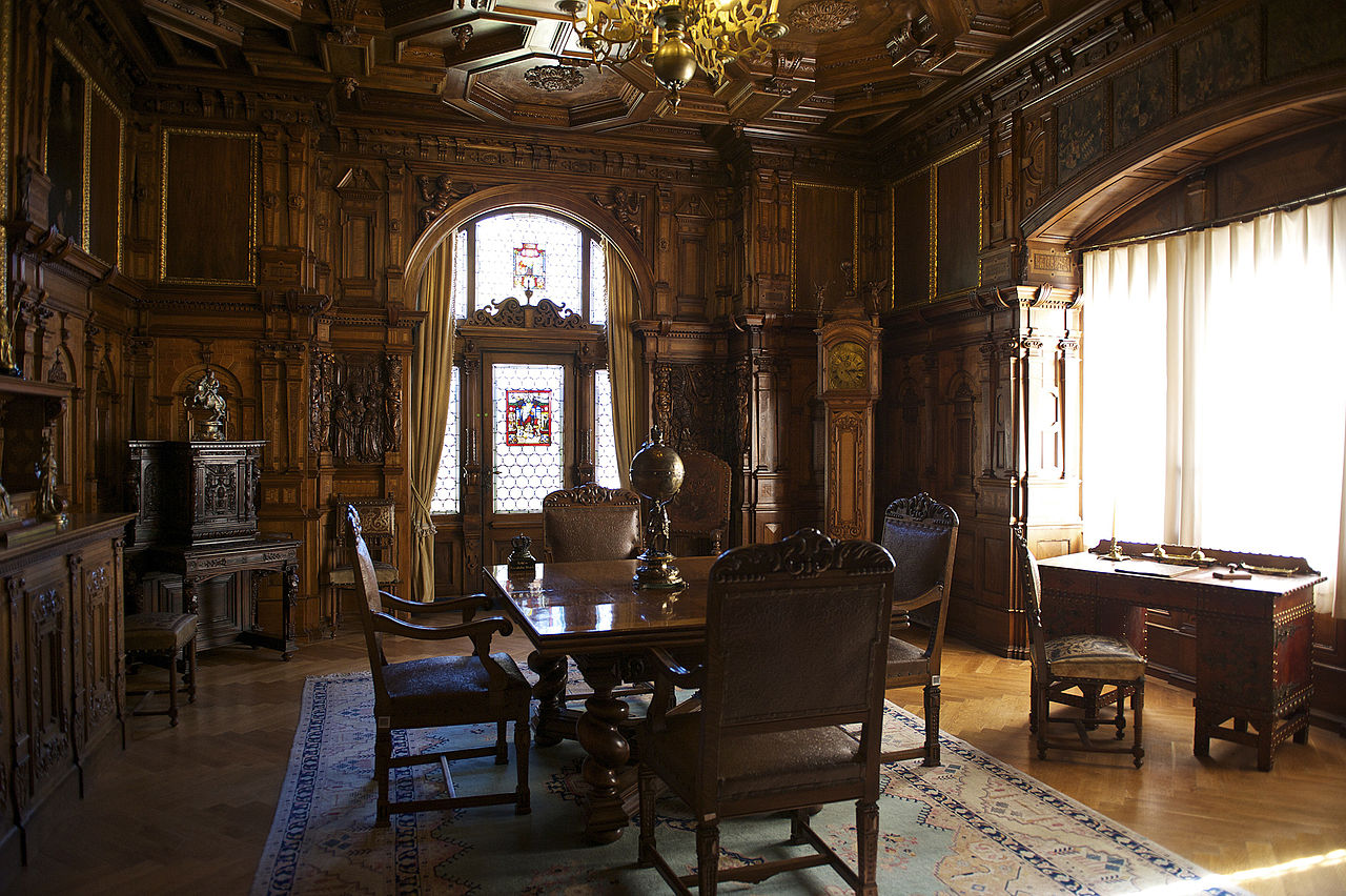 Sinaia_-_Castelul_Peleș_-_interior_9.jpg