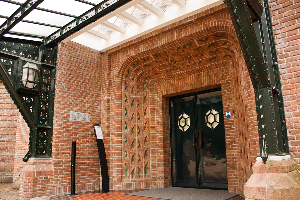 Sint_Hubertus_Hoge_Veluwe_0022_-_Ingang_-_Entrance.jpg
