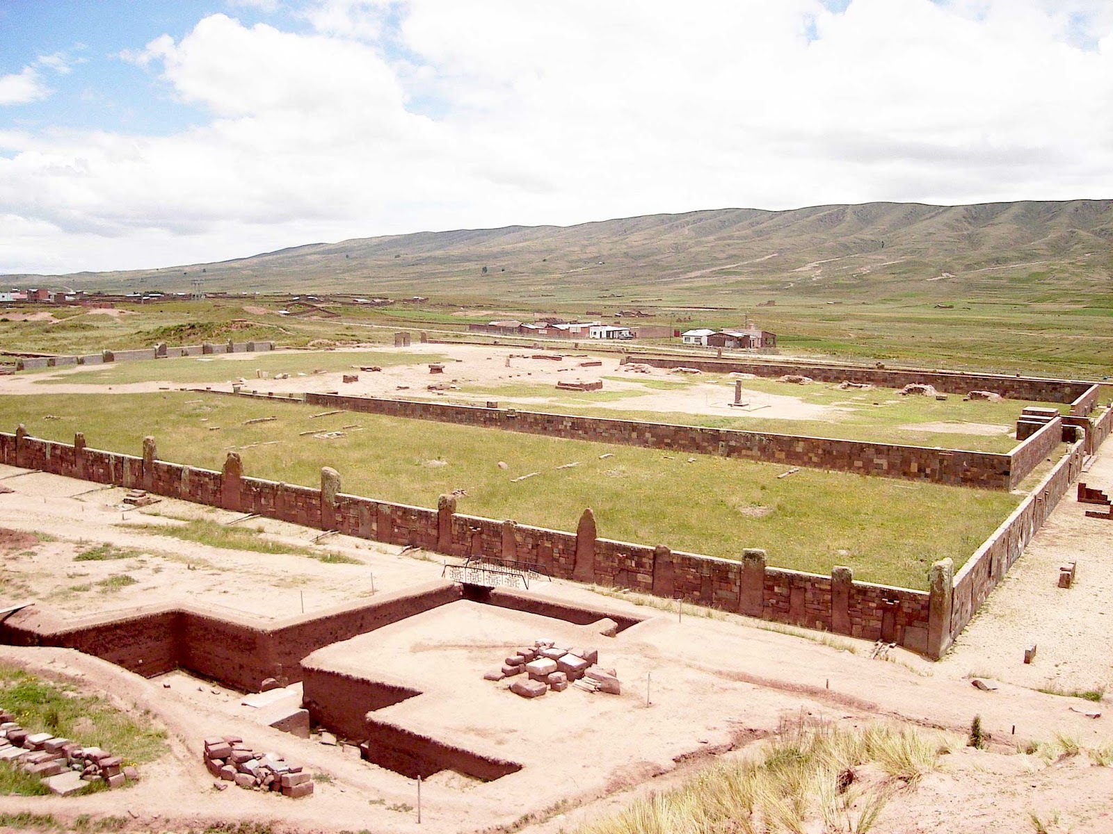 Spiritual-and-Political-Centre-of-the-Tiwanaku-Culture-Bolivia.jpg