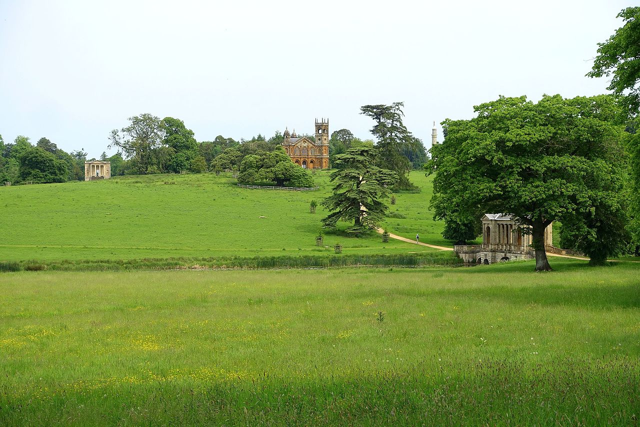 Stowe_Gardens_-_Buckinghamshire,_England_-_DSC06758.jpg