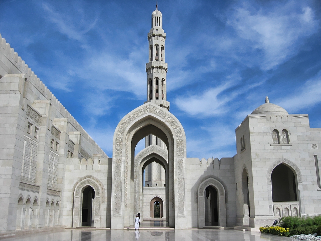 Sultan Qaboos Grand Mosque in Muscat -  Oman (arch).jpg