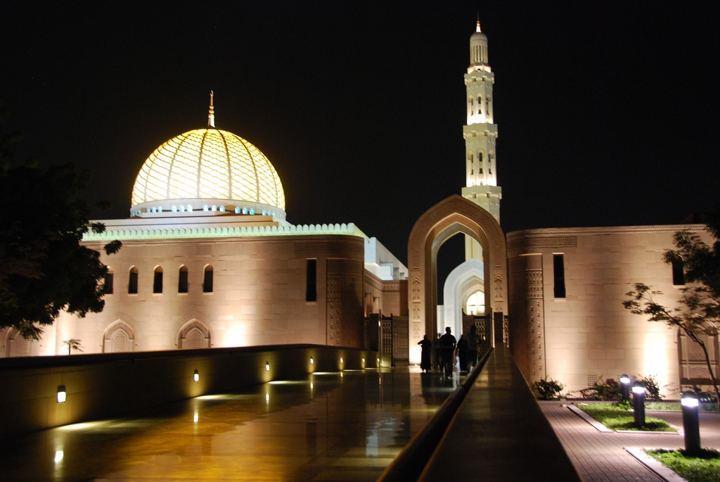 Sultan Qaboos Grand Mosque in Muscat -  Oman (night).jpg