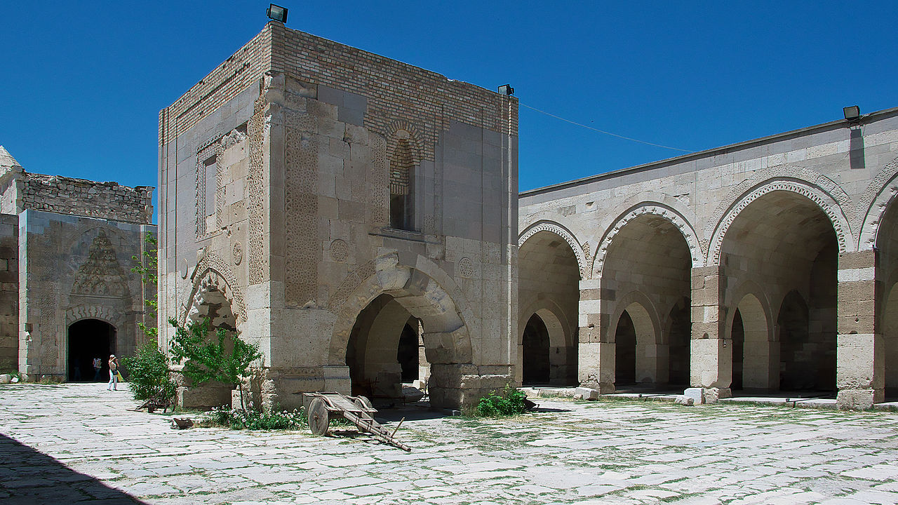Sultan_Han,_Sultanhanı._Köşk_Mescit.jpg