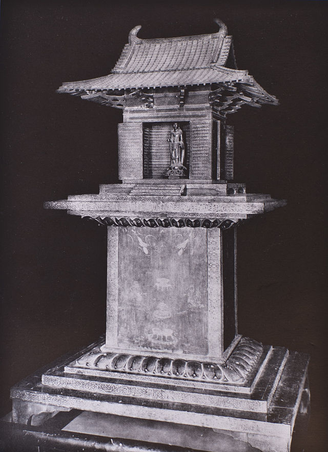Tamamushi_Shrine_(open_doors).jpg