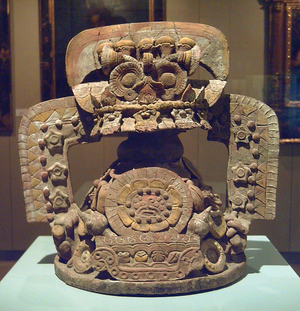 Tapadera_de_incensario_teotihuacana_(M._América_Inv.91-11-45)_01.jpg