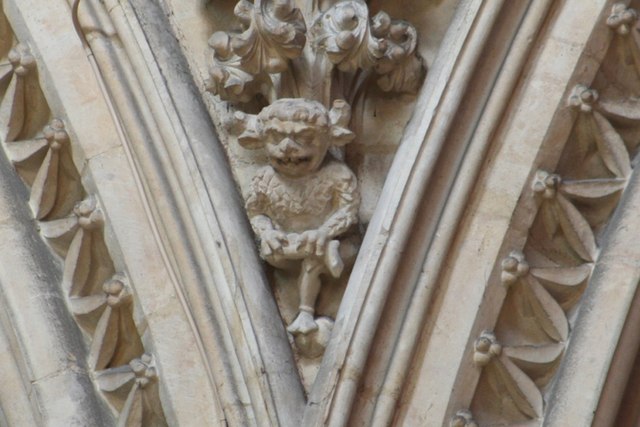 The_Lincoln_Imp_-_geograph.org.uk_-_356041.jpg