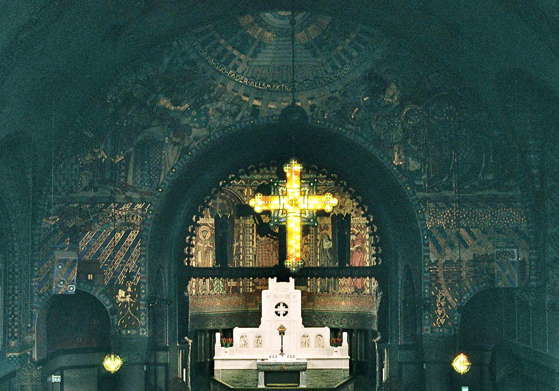 Uppenbarelsekyrkan_May_2011.jpg