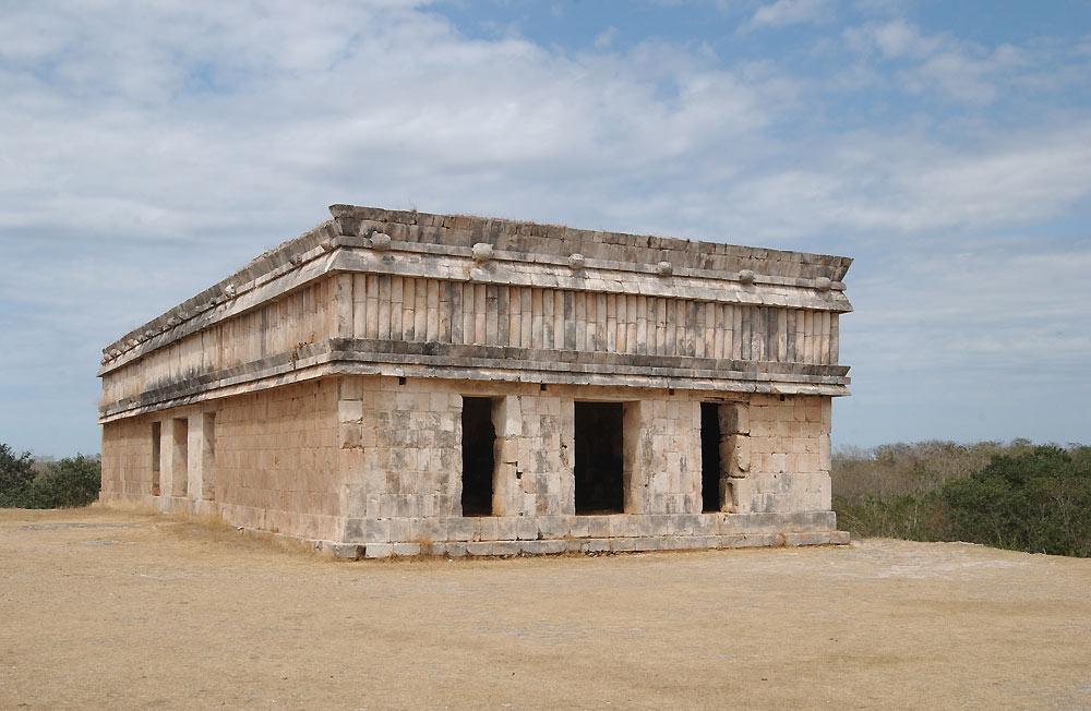 Uxmal_Casa_de_las_tortugas.jpg
