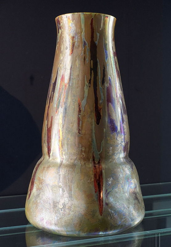 Vase,_designed_by_Lucien_Levy-Dhurmer,_made_by_Massier_Werkstatt.jpg