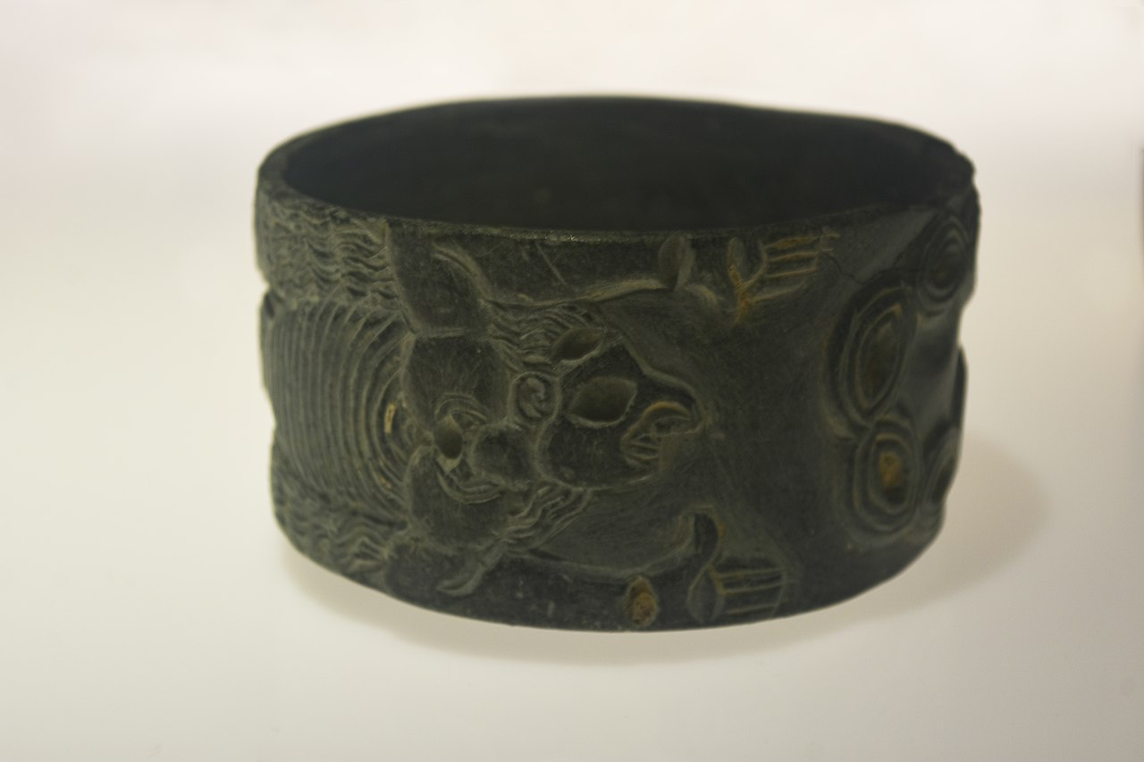 Vaso_de_clorita-esteatita._Civilización_de_Jiroft_-_MARQ_03.jpg