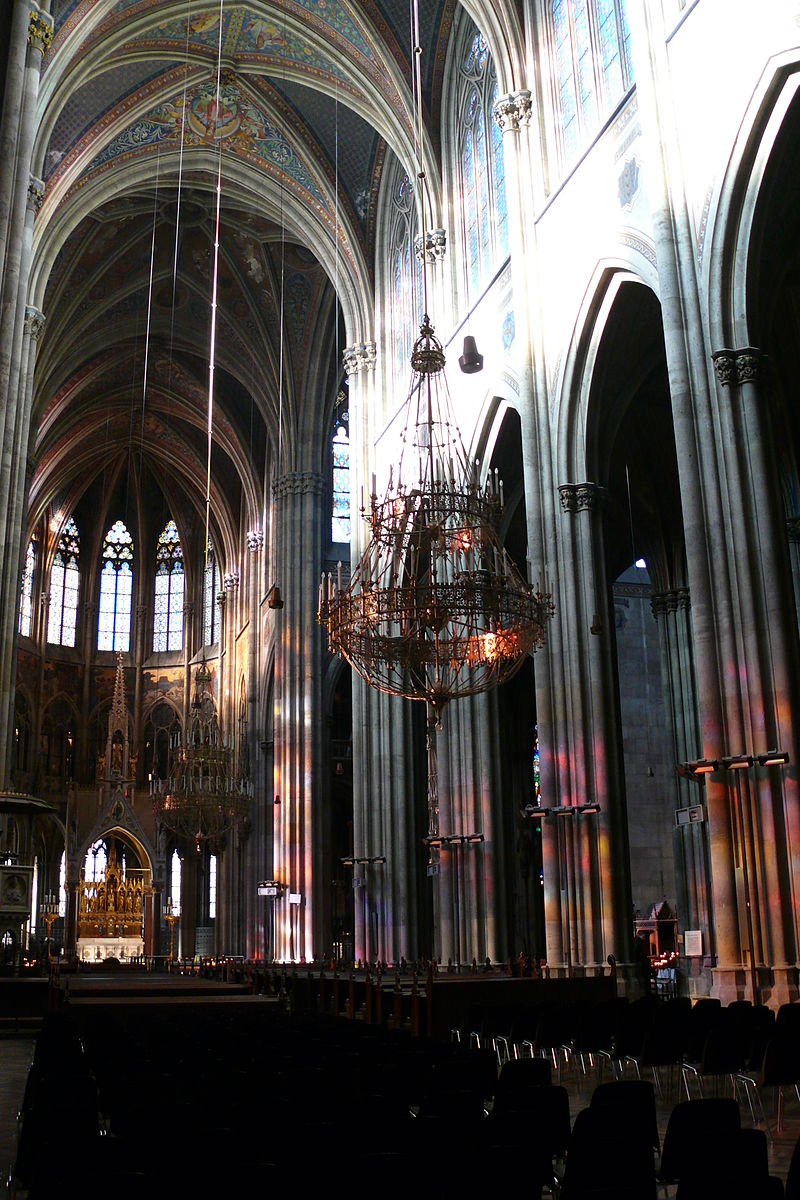 Votivkirche_interier.JPG