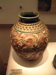 20021206Tsuboya is center of Okinawa pottery 2.jpg
