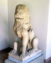 800px-Lion_funéraire_-_Apollonia_(Albanie).jpg