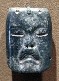 800px-Mesoamerica,_olmechi,_ornamento_a_forma_di_maschera,_giadedite,_1600-300_ac.jpg
